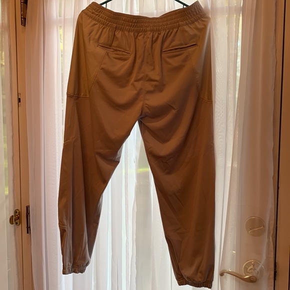 NWT UNDER ARMOUR Women Heat Gear Softball sweatpants Size Medium - Picture 2 of 9